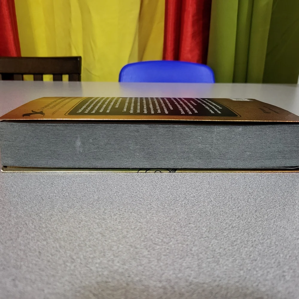 Alas de Sangre Hardcover Book - Picture 13 of 13